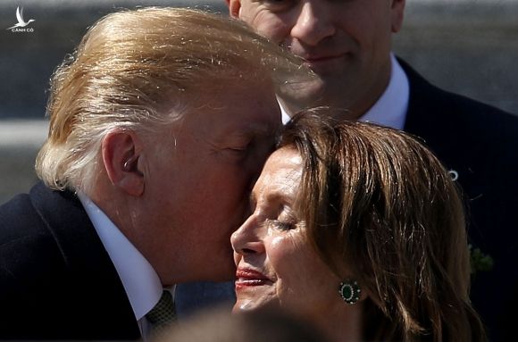 Vì sao bà Nancy Pelosi có thể khiến Donald Trump thua cử - ngay cả khi Joe Biden không thắng? - Ảnh 1.