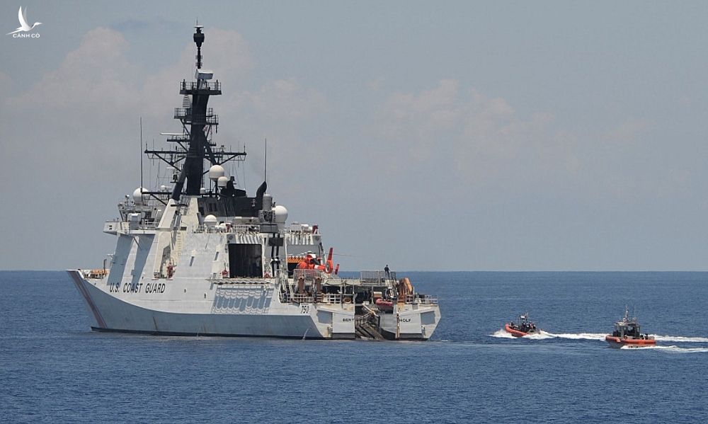 Tàu Tuần duyên Mỹ diễn tập ngoài khơi Philippines hồi tháng 5. Ảnh: AFP.