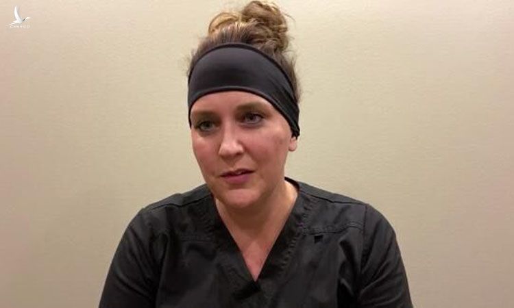 Jodi Doering, y tá làm việc trong phòng cấp cứu tại một bệnh viện ở Nam Dakota, trả lời CNN hôm 16/11. Ảnh: CNN.