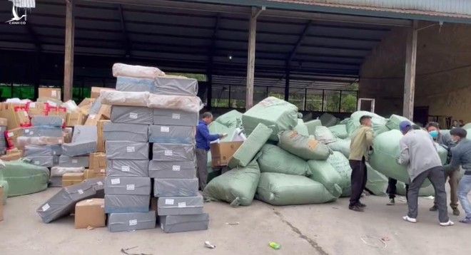 Quảng Ninh: Phá đường dây buôn lậu cực lớn ở khu vực cửa khẩu, thu giữ 500 tấn hàng - ảnh 2