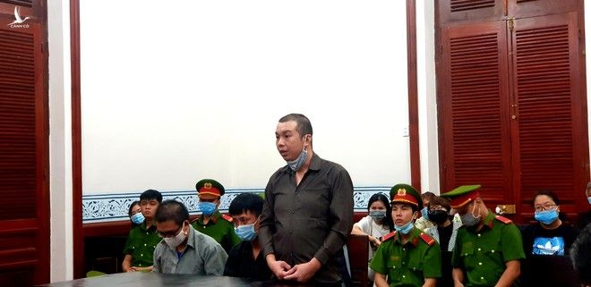 Lãnh án vì tổ chức cho người Trung Quốc ở lại Việt Nam trái phép - ảnh 1