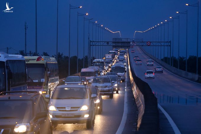 Cao tốc TP HCM - Long Thành - Dầu Giây thường kẹt xe vào cuối tuần, lễ, Tết. Ảnh:Quỳnh Trần.