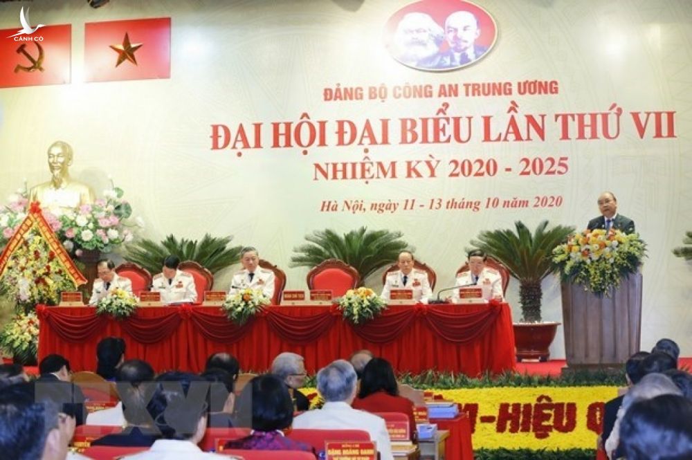 Thủ tướng Nguyễn Xuân Phúc phát biểu chỉ đạo Đại hội Đảng bộ Công an Trung ương lần thứ VII. (Ảnh: Doãn Tấn/TTXVN)