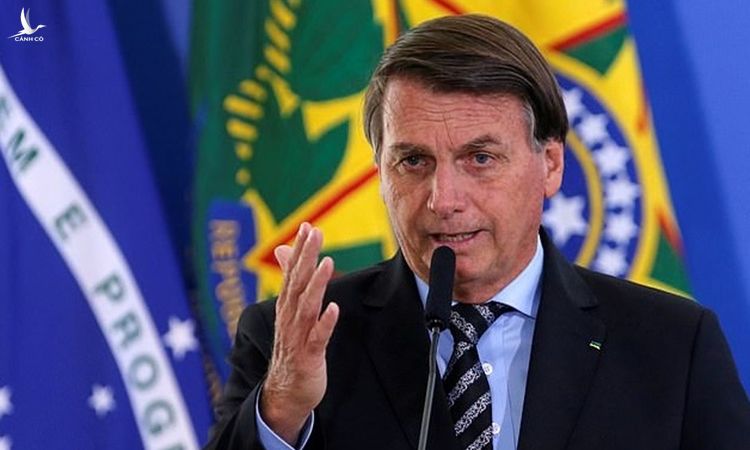 Tổng thống Brazil Jair Bolsonaro phát biểu tại Brasilia hôm 26/11. Ảnh: Reuters.
