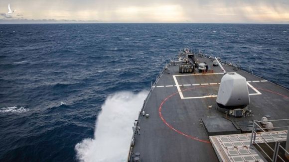 Tàu khu trục USS John S. McCain hoạt động tại Biển Đông ngày 22.12 /// Hải quân Mỹ