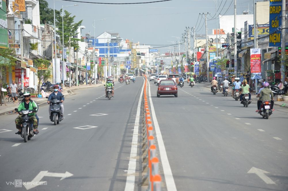 Đường Tô Ký hoàn thành mở rộng đoạn 2,4 km ở huyện Hóc Môn, ngày 3/10. Ảnh: Gia Minh.
