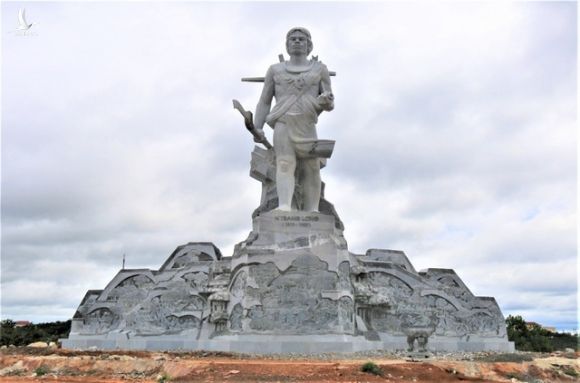 Đắk Nông hoàn thành tượng đài bằng đá gần 70 tỷ đồng - 1
