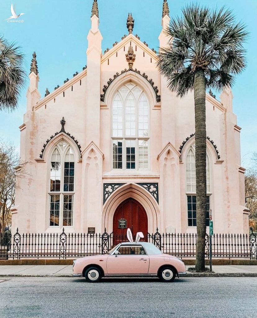 Nhà thờ Huguanot tại Nam Carolina, Mỹ là nhà thờ theo kiến trúc Gothic Phục Hưng lâu đời nhất ở khu vực này. Nhà thờ được chứng nhận là một trong những Địa danh Lịch sử cấp quốc gia tại Mỹ. Ảnh: thepinkfiggy/instagram.