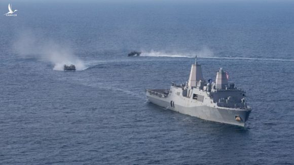 Nhóm tàu đổ bộ tấn công USS Makin Island tập trận tại Biển Đông hôm 11.12 /// DIVDS