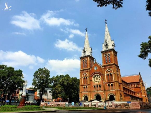 Nhà thờ Đức Bà Sài Gòn là vương cung thánh đường đầu tiên của Việt Nam /// ĐỘC LẬP
