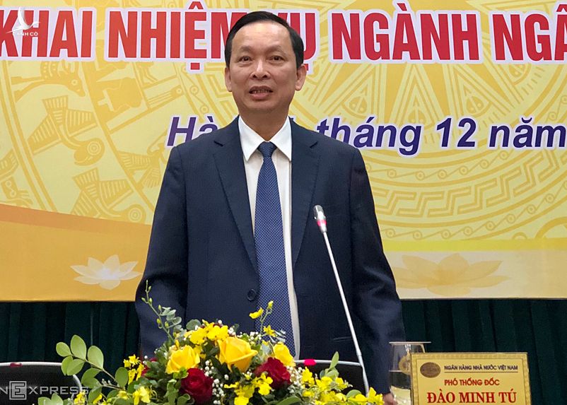 Thống đốc Đào Minh Tú chia sẻ tại họp báo sáng 24/12. Ảnh: Quỳnh Trang.