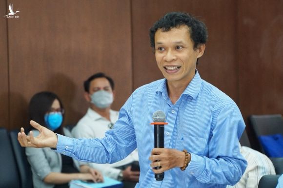 Ông Lưu Đức Quang, giảng viên Luật, Đại học Kinh tế - Luật nêu ý kiến tại hội thảo sáng 9/12. Ảnh: Mạnh Tùng.
