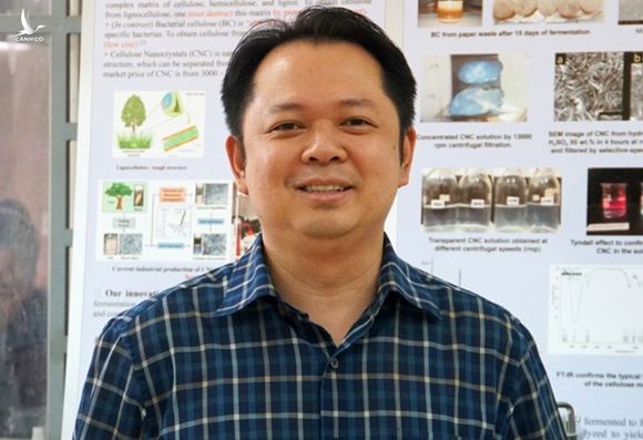PGS Nguyễn Đình Quân tại Phòng thí nghiệm Nhiên liệu sinh học và Biomass, Đại học Bách khoa TP HCM. Ảnh: Mạnh Tùng.