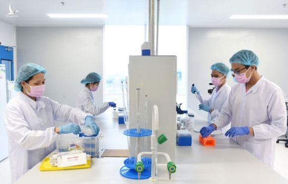 Một công đoạn trong quá trình nghiên cứu sản xuất vaccine chống Covie-19 tại Công ty Cổ phần công nghệ sinh học dược Nanogen.