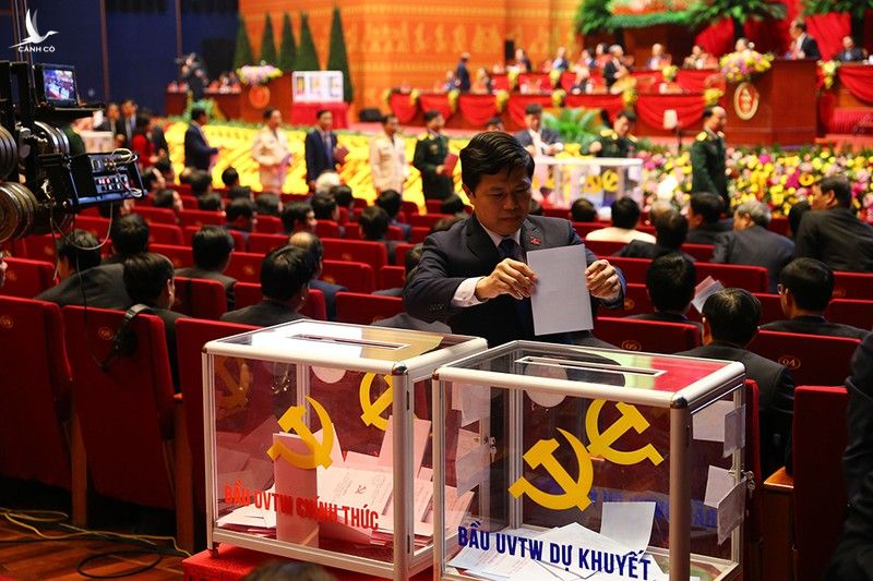 Chùm ảnh các đại biểu bỏ phiếu bầu BCH Trung ương khóa XIII - ảnh 12