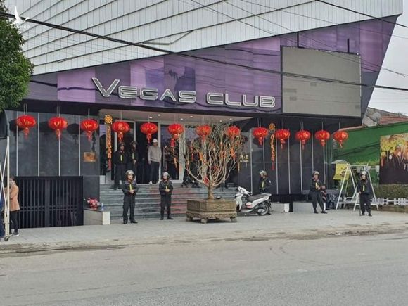 Cục An ninh mạng phối hợp Công an Thừa Thiên - Huế bất ngờ khám xét bar Vegas Club - ảnh 1