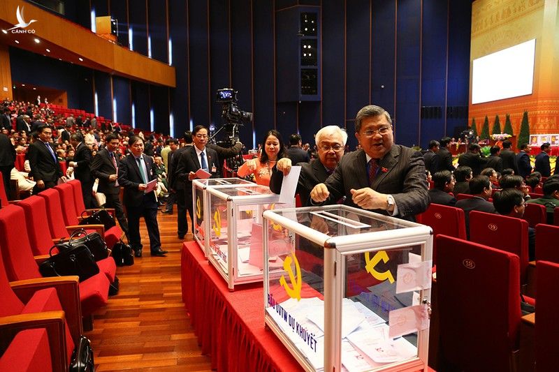 Chùm ảnh các đại biểu bỏ phiếu bầu BCH Trung ương khóa XIII - ảnh 15