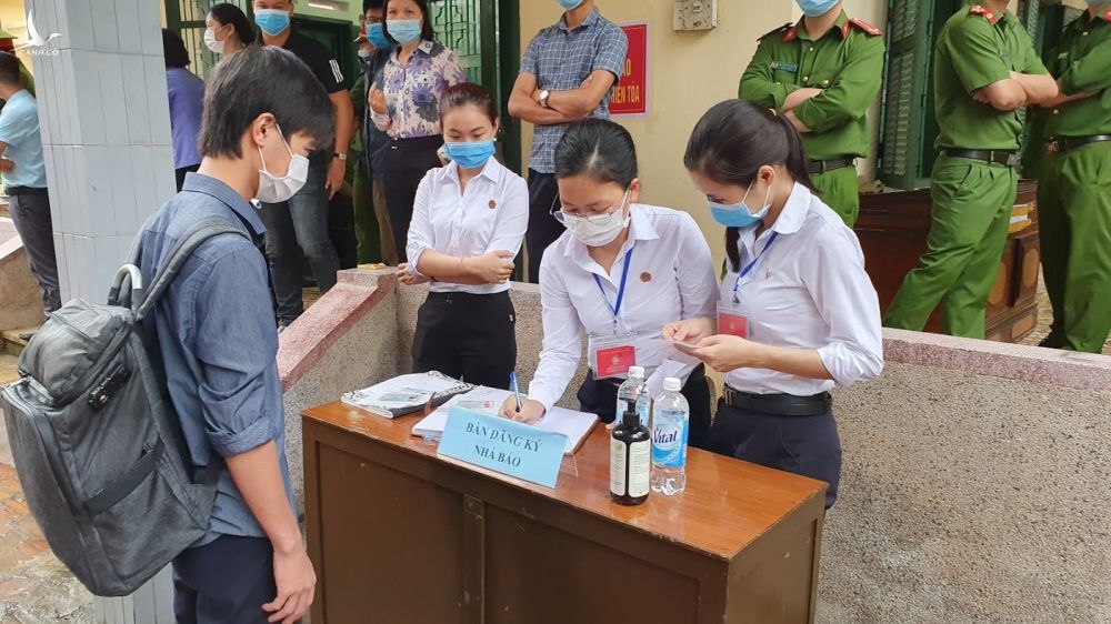 Covid-19 phức tạp, Chánh án Nguyễn Hòa Bình yêu cầu nóng với Tòa Quảng Ninh, Hải Dương - Ảnh 2. Covid-19 phức tạp, Chánh án Nguyễn Hòa Bình yêu cầu nóng với Tòa Quảng Ninh, Hải Dương - Ảnh 2.