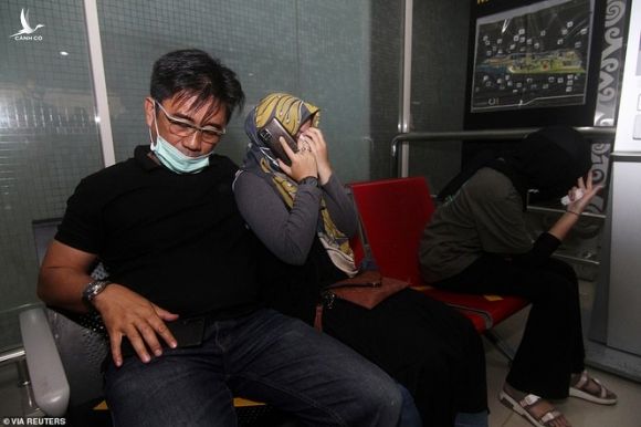 Nhân chứng vụ rơi máy bay Indonesia: Có 2 tiếng nổ, mảnh thi thể nổi trên biển - ảnh 12