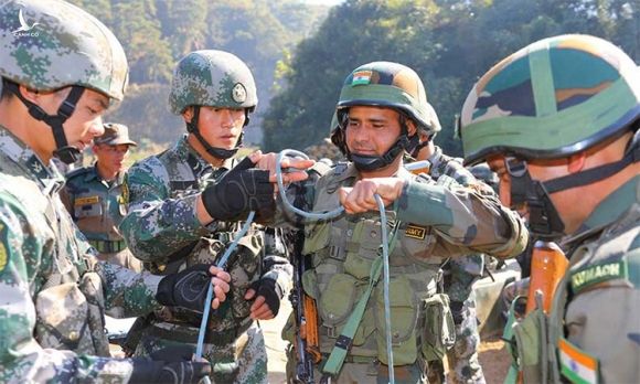 Binh sĩ Trung Quốc và Ấn Độ trong cuộc diễn tập chung tại bang Meghalaya, Ấn Độ, tháng 12/2019. Ảnh: PLA.