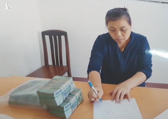 Bị cáo Tôn Nữ Thị Huyền cầm đầu đường dây mua bán nội tạng người xuyên quốc gia /// ẢNH: TRẦN TIẾN CHỤP TỪ TƯ LIỆU