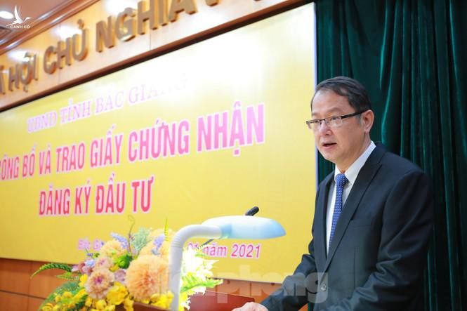 Ông Trác Hiến Hồng, Tổng giám đốc Tập đoàn Khoa học kỹ thuật Hồng Hải (Foxcom) tại Việt Nam phát biểu tại buổi trao giấy chứng nhận đầu tư