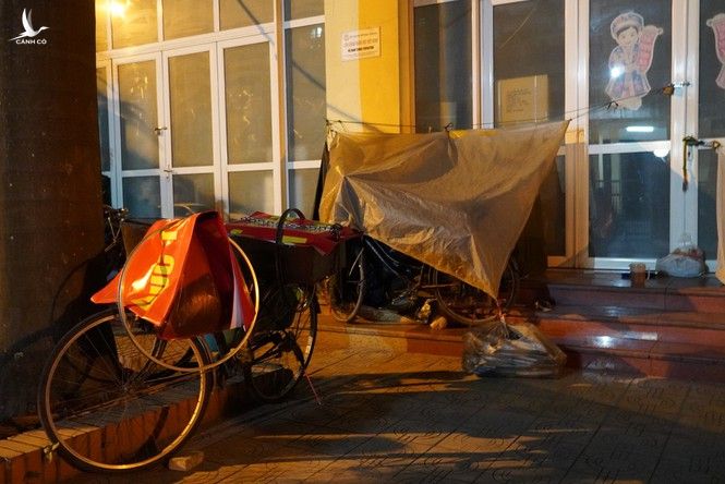 Người vô gia cư tại Hà Nội run rẩy trong cái lạnh thấu xương - ảnh 3