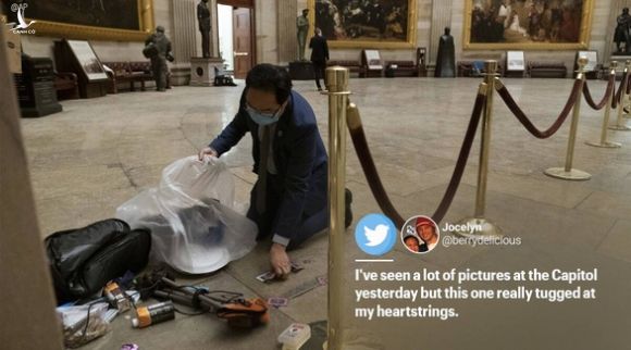 Nghị sĩ Mỹ quỳ xuống nhặt rác trong điện Capitol vì thấy đau lòng - Ảnh 4.