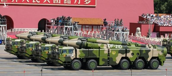 Tên lửa DF-21D duyệt binh tại thủ đô Bắc Kinh của Trung Quốc. Ảnh: AP.