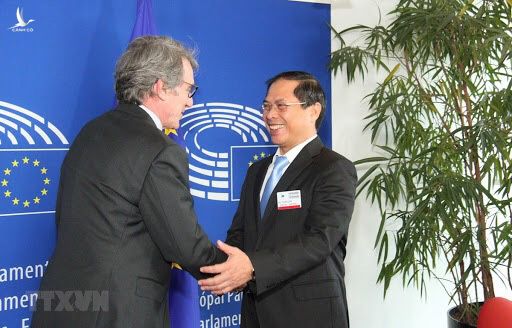 Thứ trưởng thường trực Bộ Ngoại giao Bùi Thanh Sơn, Đặc phái viên của Thủ tướng, gặp Chủ tịch Nghị viện châu Âu David Sasoli 