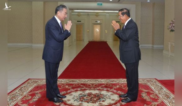 Ông Hun Sen xung phong tiêm vắc xin Trung Quốc đầu tiên - Ảnh 1.