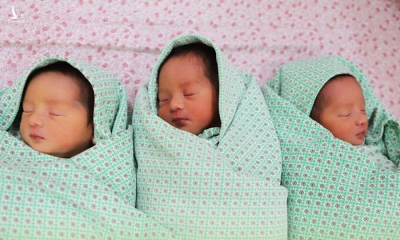 Ba bé trai chào đời tại Bệnh viện Phụ sản Hà Nội tháng 7/2020. Ảnh: Bệnh viện cung cấp