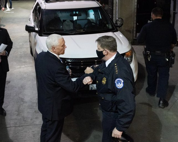 Phó tổng thống Mike Pence giận dữ chưa từng thấy khi mắc kẹt trong Đồi Capitol - Ảnh 2.