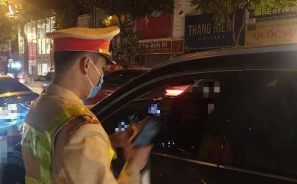 Nữ tài xế "say ngất ngưởng" trong đêm Giao thừa ở Hà Nội bị tạm giữ xe ôtô Camry