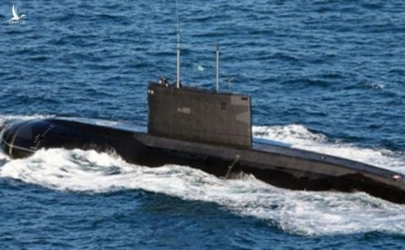 Tàu ngầm tự chế của Iran lần đầu phóng ngư lôi trúng mục tiêu