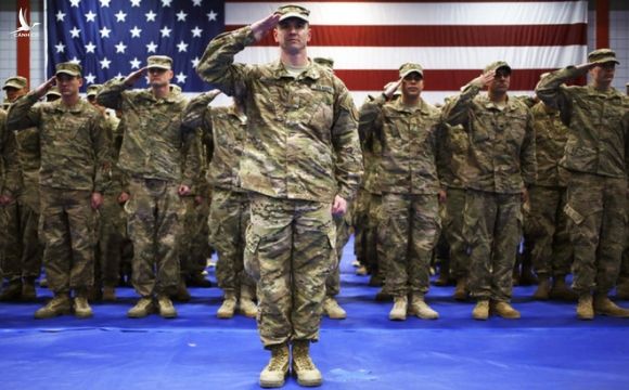 Mỹ cho phép người chuyển giới phục vụ trong quân đội