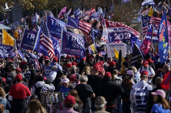 Người ủng hộ Tổng thống Donald Trump hôm 14/11/2020 ở Washington. Ảnh: AP.