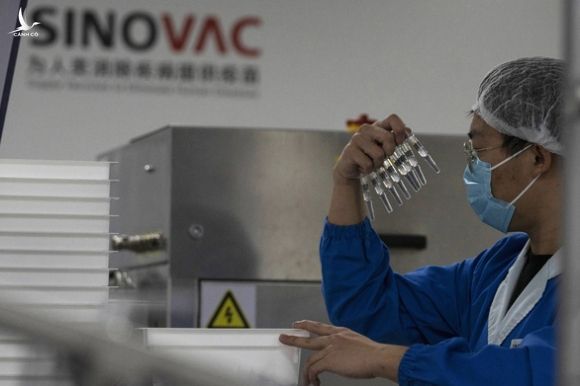 Trung Quốc gặp khó khi thuyết phục người dân các nước tin tưởng vắc xin COVID-19 - Ảnh 2.