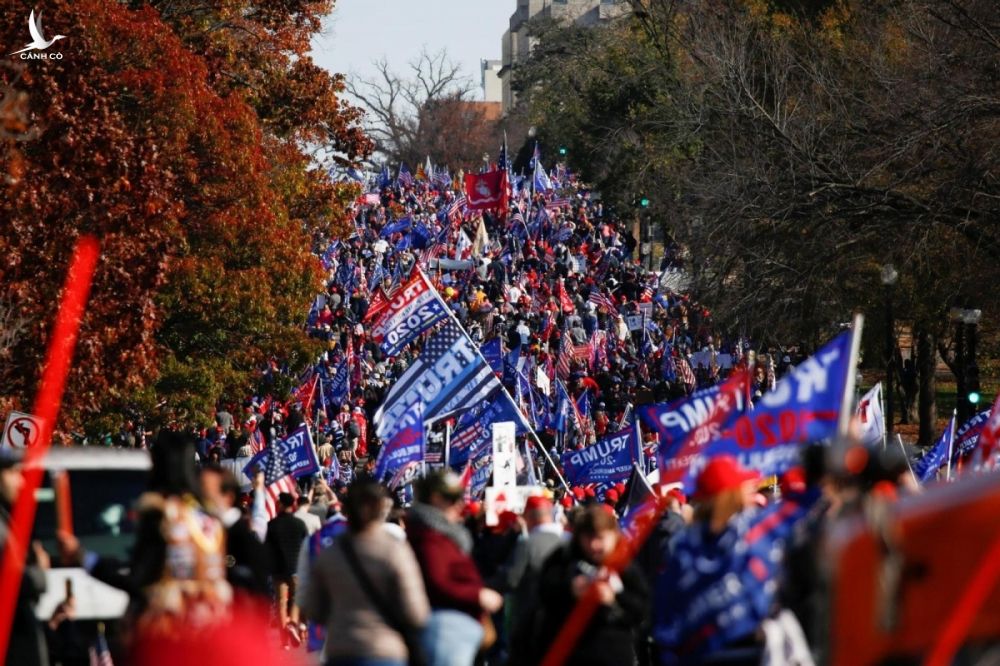 Người ủng hộ ông Donald Trump tập trung trong cuộc tuần hành ngày 14/11/2020 tại Washington DC. Ảnh: Reuters