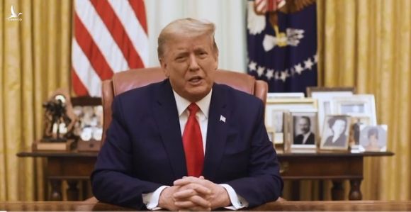 Tổng thống Donald Trump phát biểu trong đoạn video được đưa lên Twitter sáng nay (theo giờ Việt Nam) /// Chụp từ clip