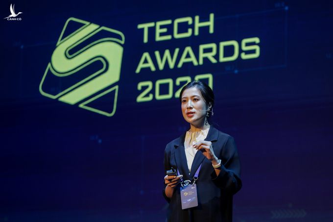 Bà Nguyễn Huyền My, đại diện Samsung Vina chia sẻ về sức mạnh của Ai trong kỷ nguyên mới tại Diễn đàn công nghệ VnExpress, sáng ngày 8/1.