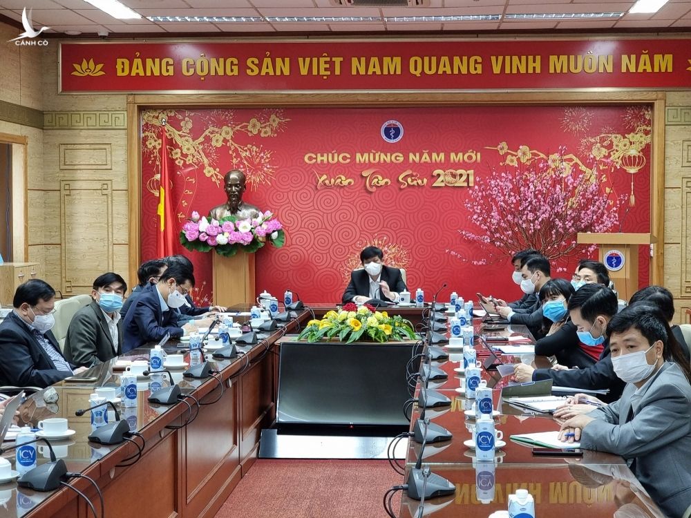 Bộ trưởng Y tế Nguyễn Thanh Long họp trực tuyến với các địa phương có Covid-19. Ảnh: Tuấn Dũng.
