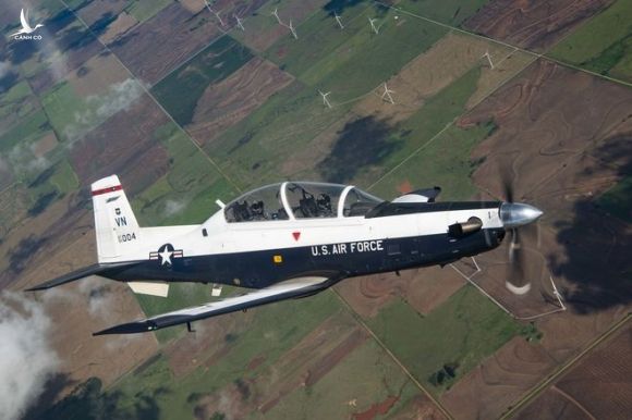 Máy bay tuabin cánh quạt T-6A Texan II được Không quân Mỹ sử dụng trong đào tạo phi công cơ bản /// Không quân Mỹ