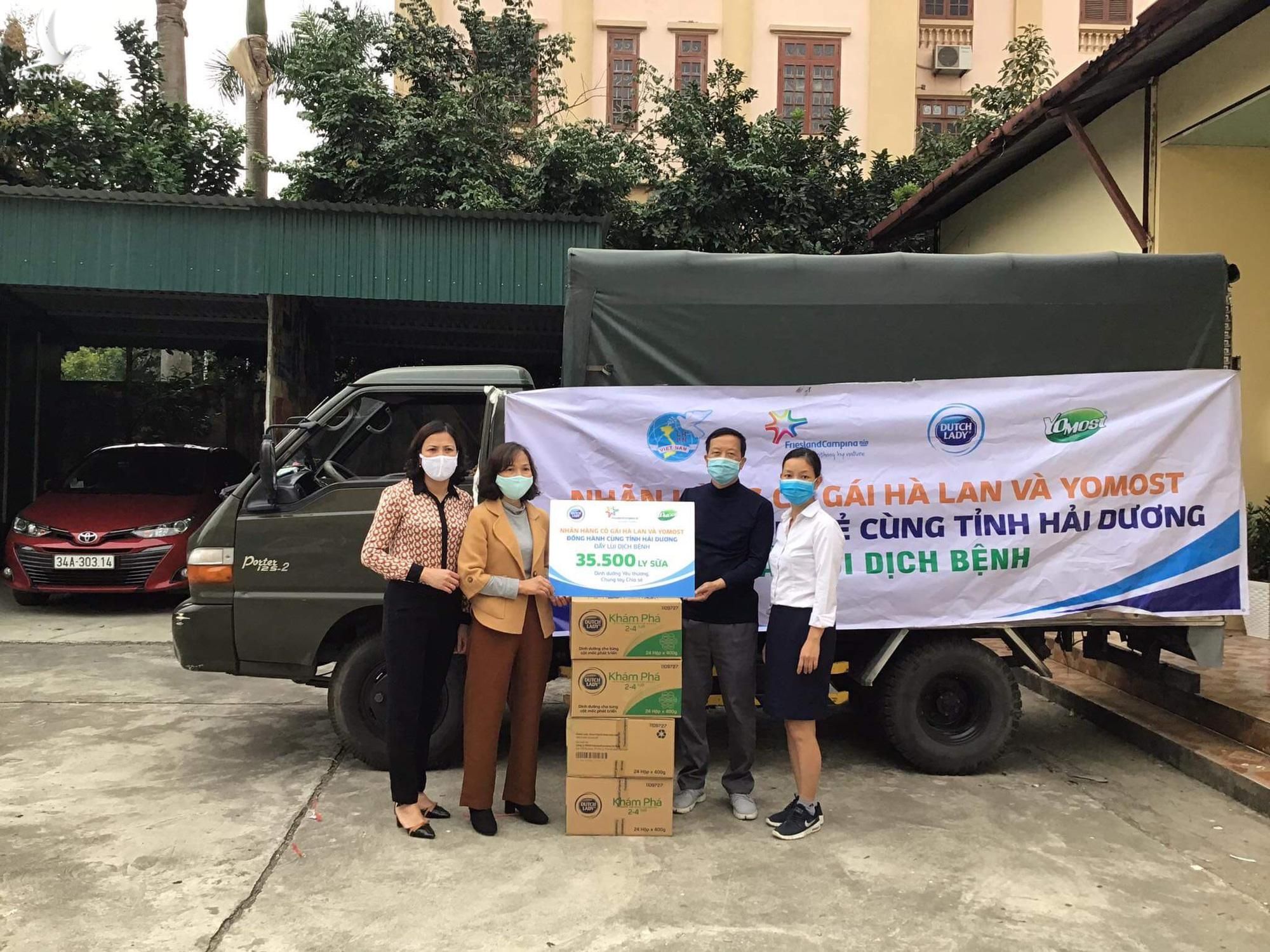Gần 40.000 đơn vị sữa đang được trao gửi đến các y bác sĩ tuyến đầu và người dân tại các khu vực cách ly ở tỉnh Hải Dương