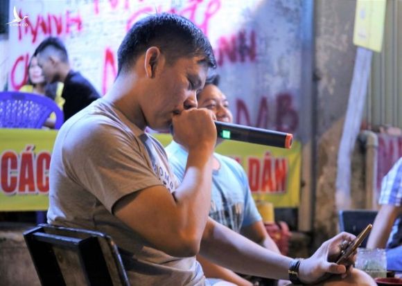 TP.HCM: Trị nạn karaoke tự phát 'tra tấn' người dân, Chủ tịch Nguyễn Thành Phong ký văn bản khẩn - ảnh 2