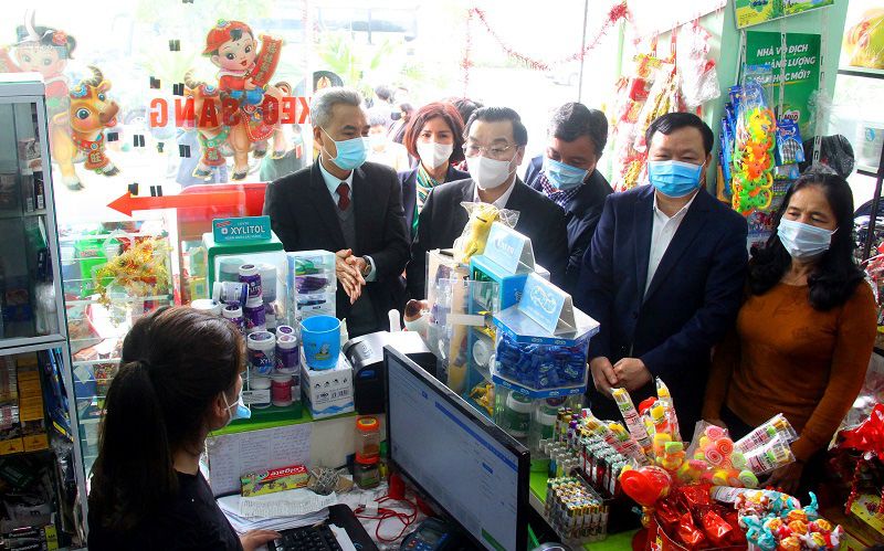 Chủ tịch Hà Nội Chu Ngọc Anh kiểm tra đột xuất một siêu thị phòng chống dịch Covid-19 - Ảnh 3.