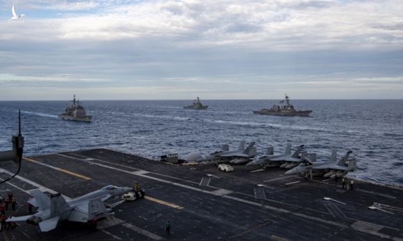 Nhóm tác chiến tàu sân bay USS Theodore Roosevelt của Hải quân Mỹ diễn tập ở Biển Đông hôm nay. Ảnh: Hải quân Mỹ.
