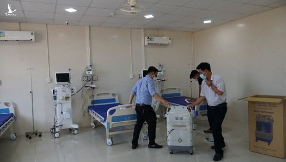 Bệnh viện dã chiến điều trị COVID-19 Gia Lai đón 8 bệnh nhân đầu tiên - Ảnh 1.
