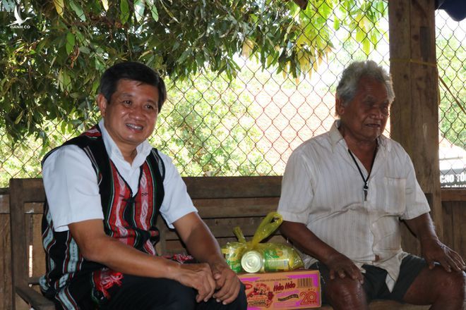 Ông Đoàn Ngọc Hải mang sữa từ Vũng Tàu lên Bình Phước tặng trẻ em khó khăn - ảnh 2
