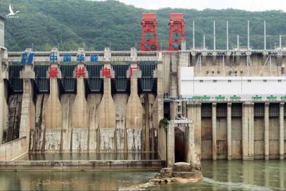 Đạp thủy điện Cảnh Hồng trên thượng nguồn sông Mê Kông /// AFP